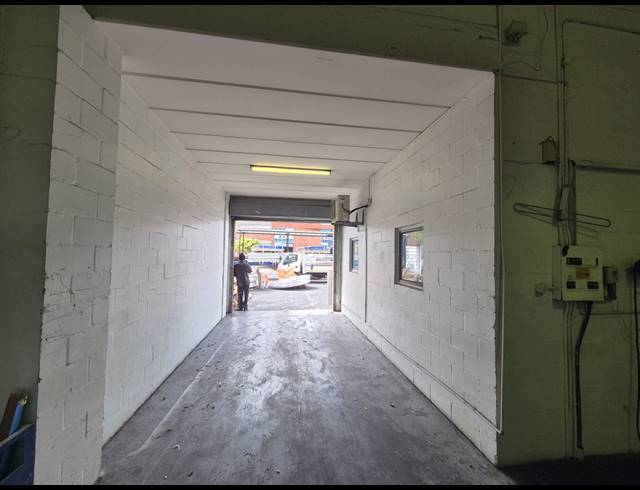 296M² WAREHOUSE TO LET IN BEACONVALE